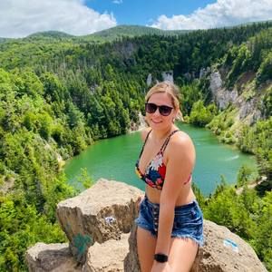 Meet your Posher, Emily